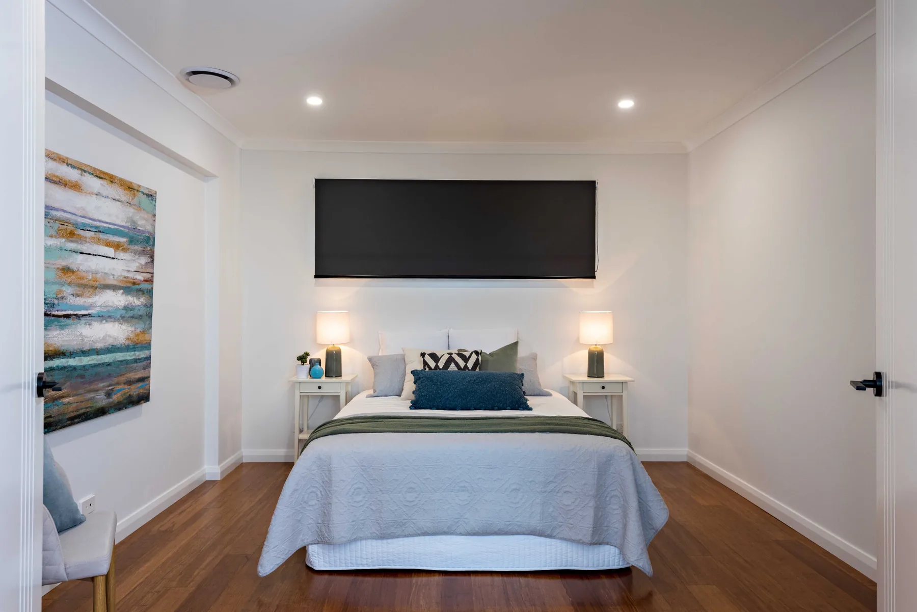 Front bedroom with garden outlook